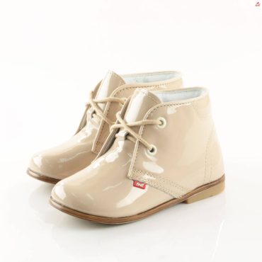 Ljósir Lakk- barnaskór